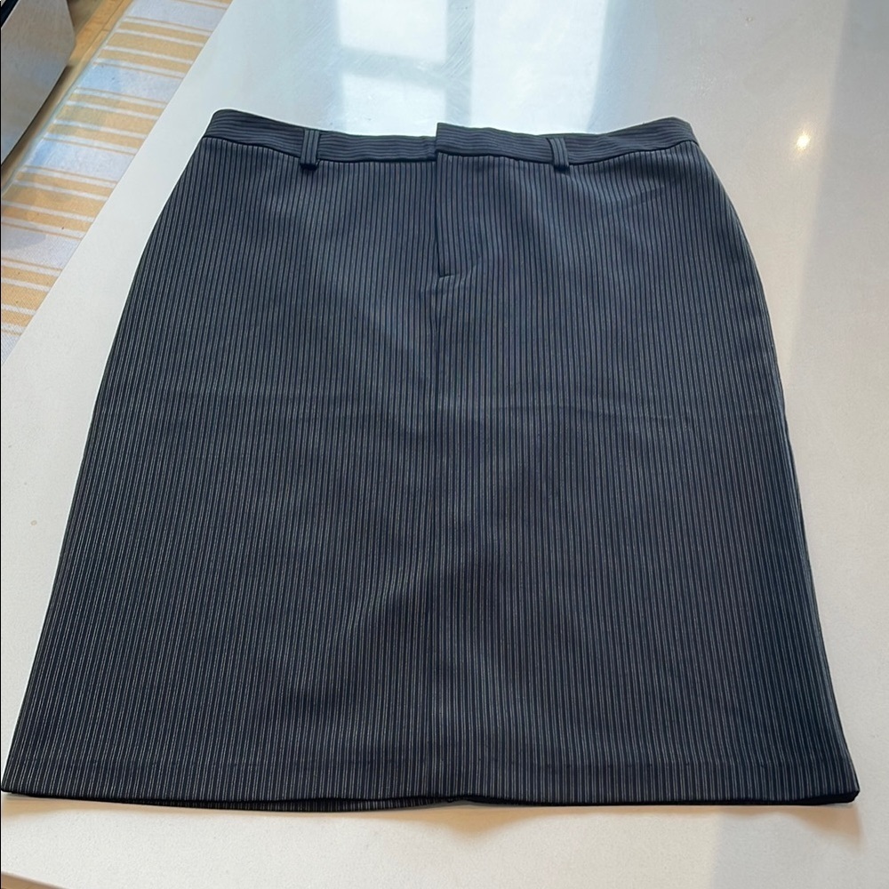 GAP Factory PinStripe Pencil Skirt Knee-Length Workwear, Size 10 NWOT